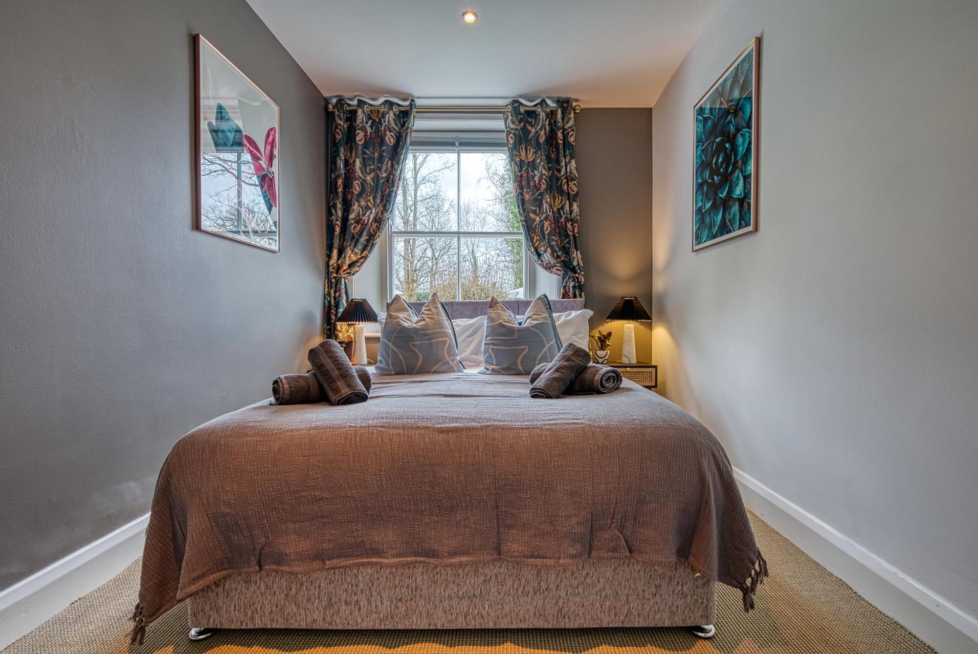 2 Bedroom Stylish Spacious Apt, Sleeps 6, Central Cheltenham, With Free Parking - By Blue Puffin Stays 外观 照片